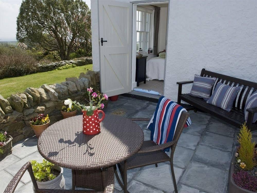 Tan Y Cytiau Villa Holyhead Exterior photo